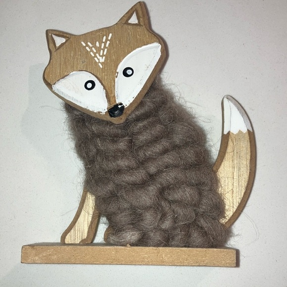 Wooden Fox Figurine with Brown knitted Wool sweater - Picture 2 of 11